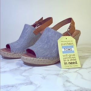 TOM’s Women's Blue Chambray Monica Wedges Size 6.5